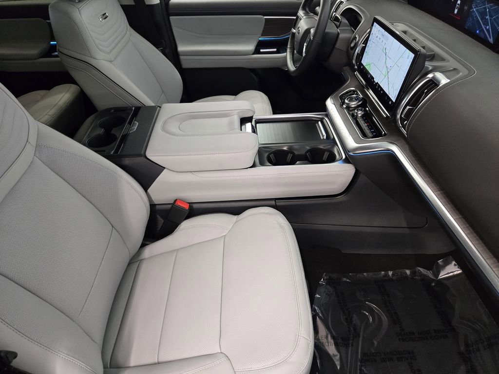 New 2026 Ford Expedition Platinum image 13