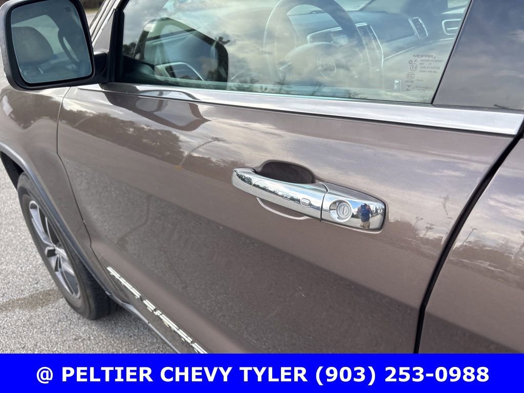 Used 2017 Jeep Grand Cherokee Limited w/ Luxury Group II image 10