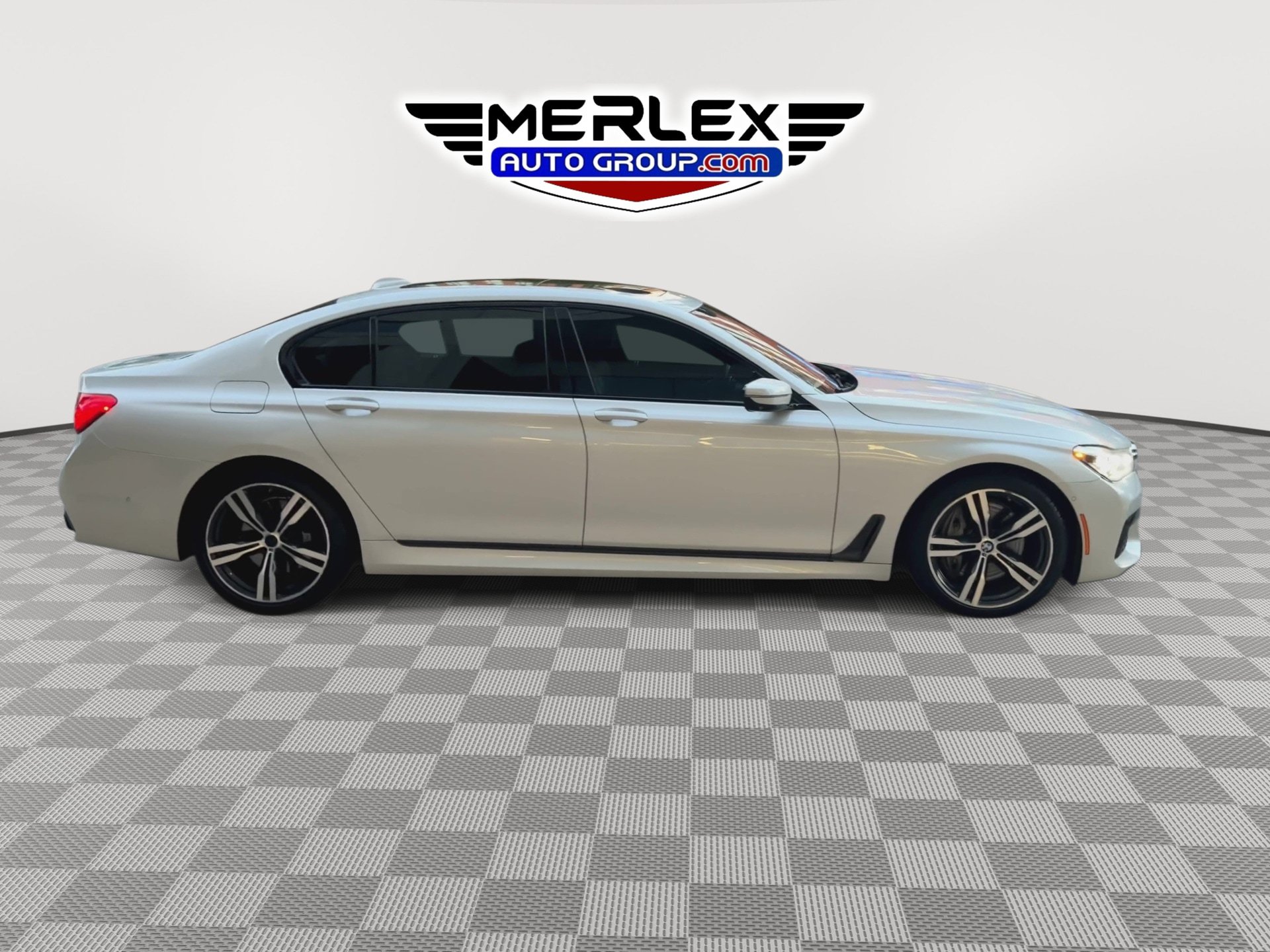 Used 2017 BMW 750i RWD image 9