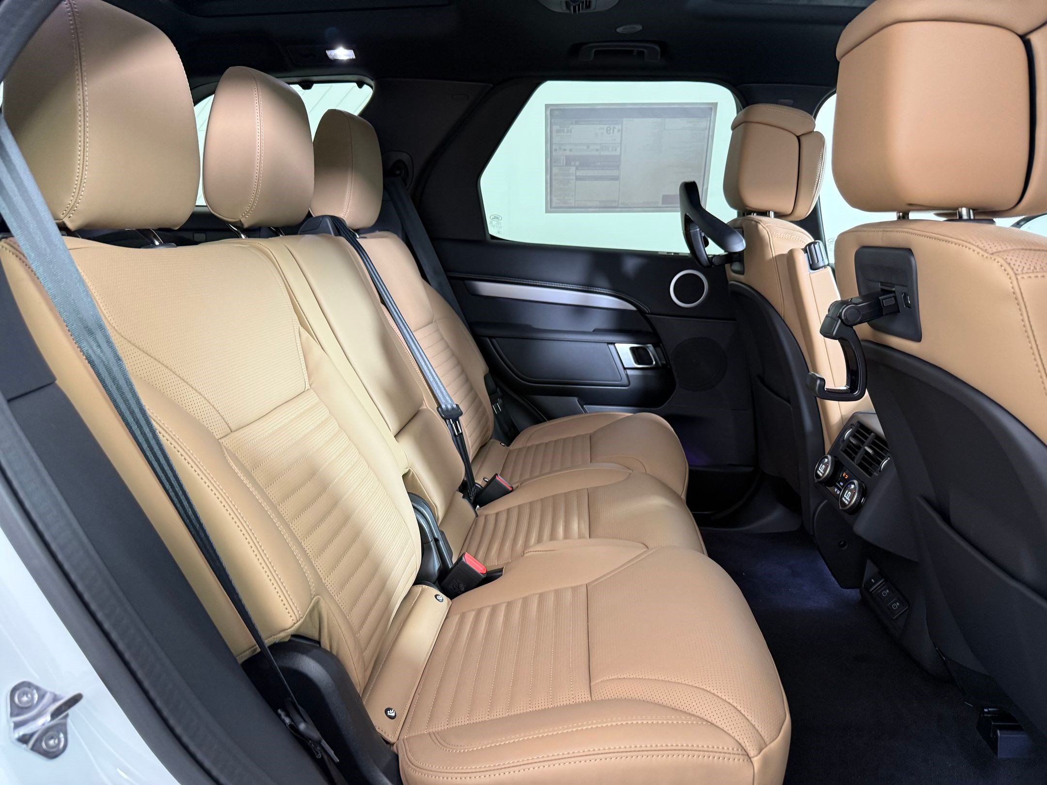 New 2026 Land Rover Discovery Limited Edition AWD/4WD image 27