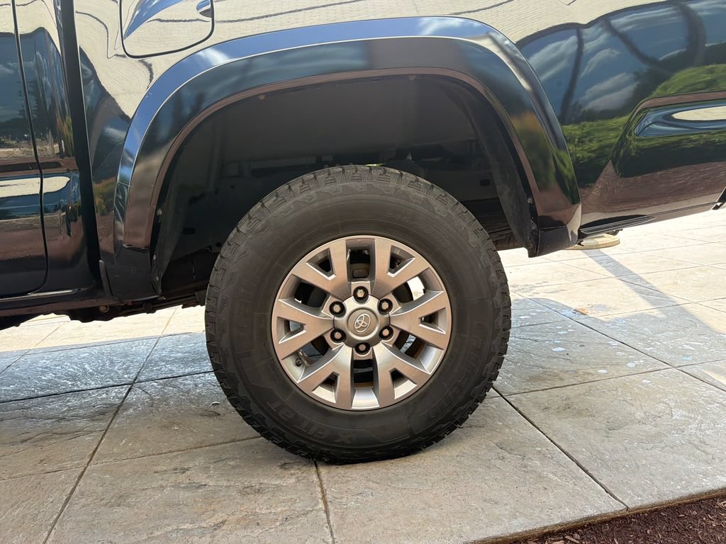 Used 2019 Toyota Tacoma SR5 RWD image 13