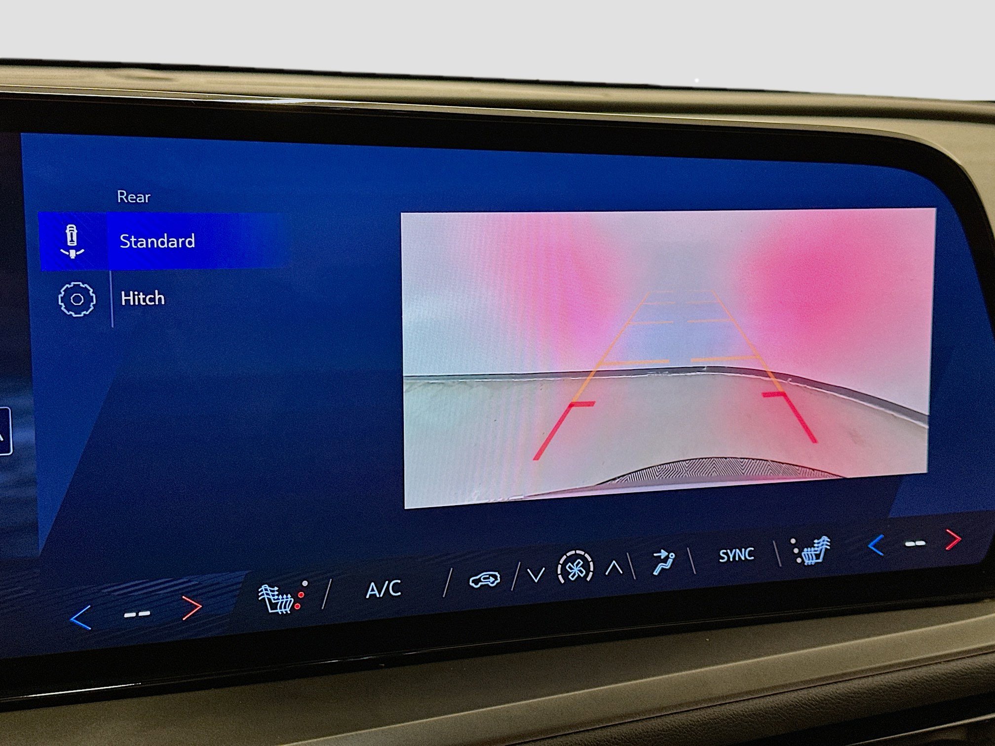 Used 2025 Chevrolet Traverse LT image 23