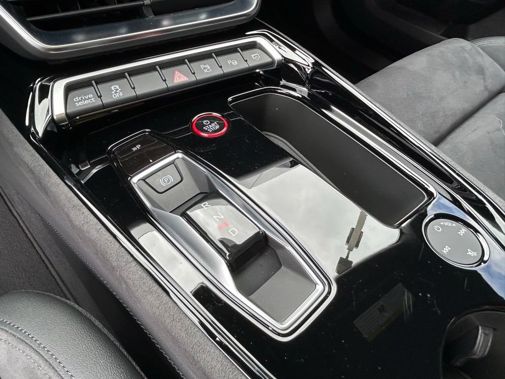 Used 2024 Audi RS e-tron GT w/ Carbon Performance Package AWD/4WD image 35