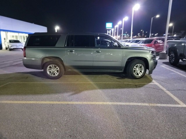 Used 2018 Chevrolet Suburban LT image 4