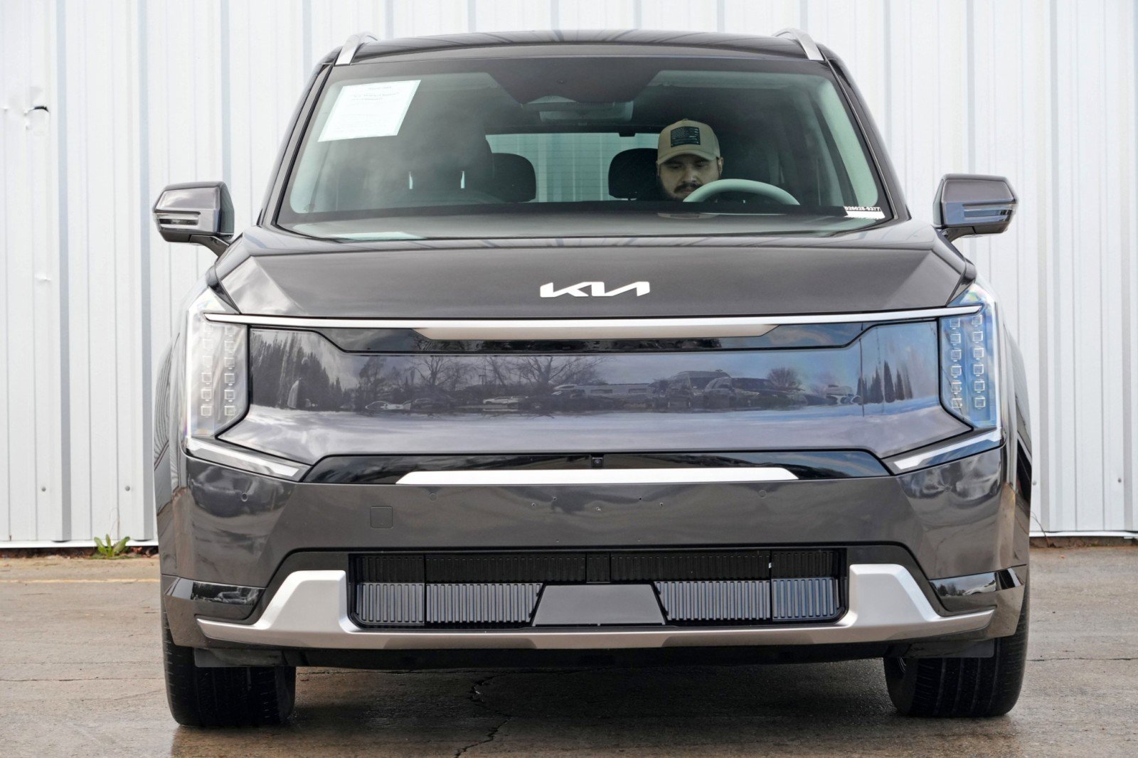 Used 2024 Kia EV9 Land image 7