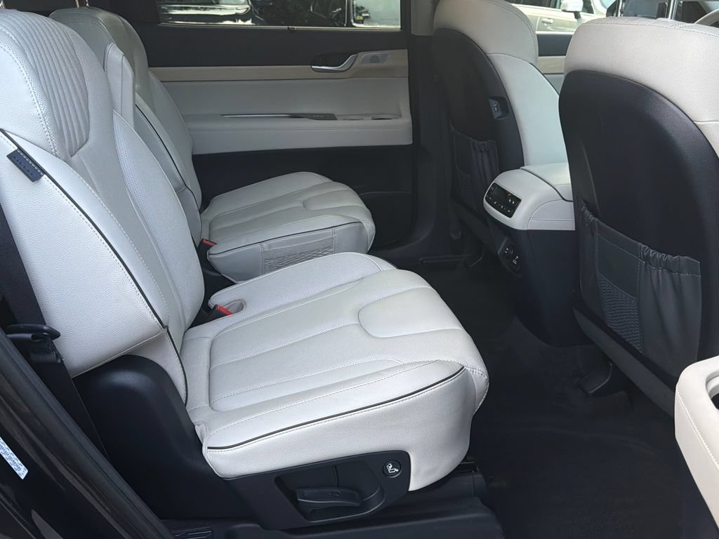 Used 2024 Hyundai Palisade Limited AWD/4WD image 17