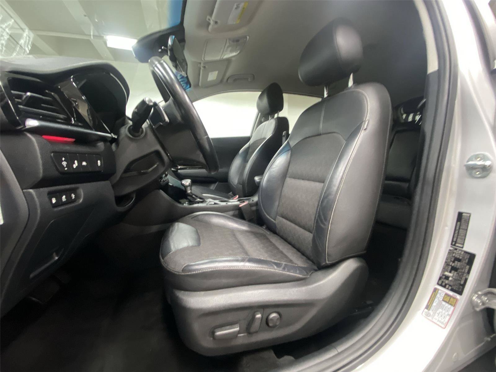 Used 2020 Kia Niro EX FWD image 17