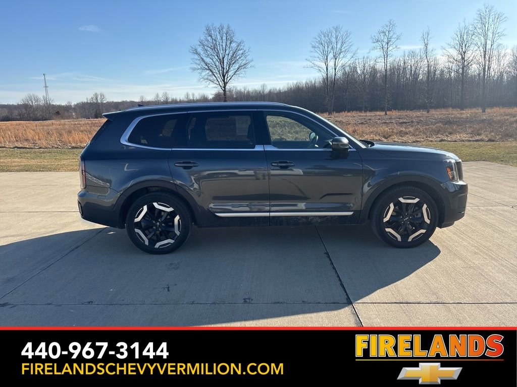 Used 2023 Kia Telluride EX w/ EX Captain's Chair Package image 7