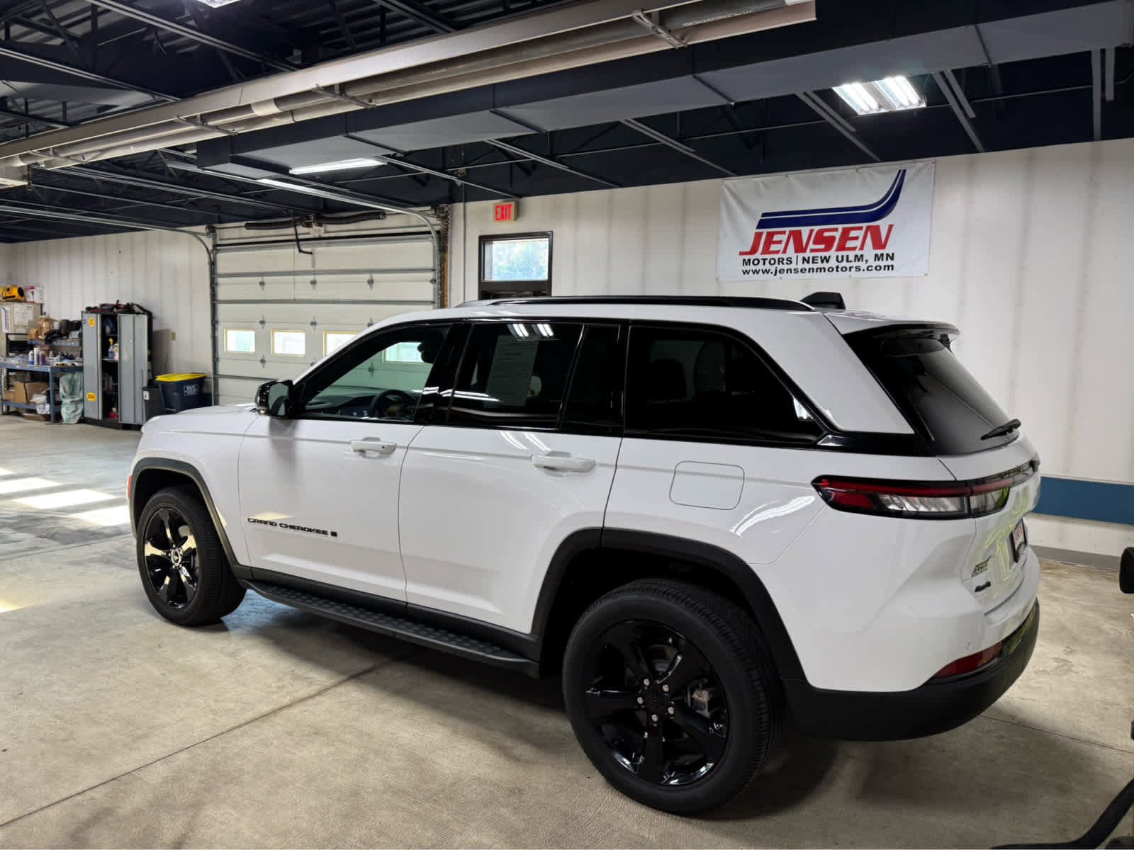 Certified 2024 Jeep Grand Cherokee Altitude image 5