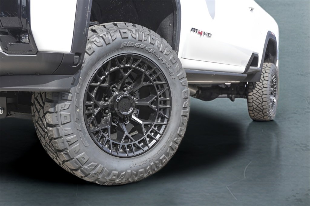 Used 2025 GMC Sierra 2500 AT4 w/ AT4 Premium Plus Package image 3