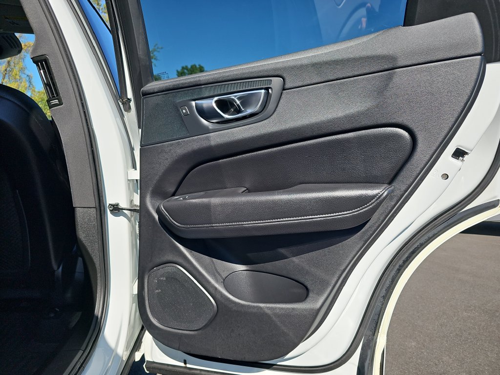 Used 2018 Volvo XC60 T5 Momentum w/ Vision Package AWD/4WD image 25