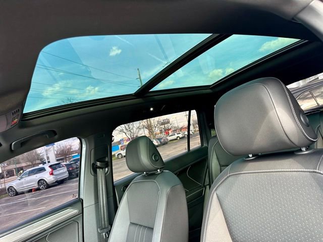 Used 2022 Volkswagen Tiguan SE R-Line image 14