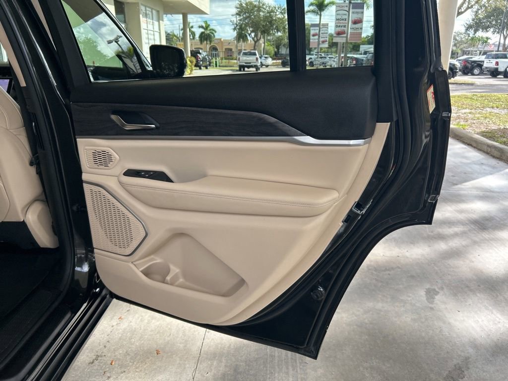 Used 2022 Jeep Grand Cherokee L Limited image 32