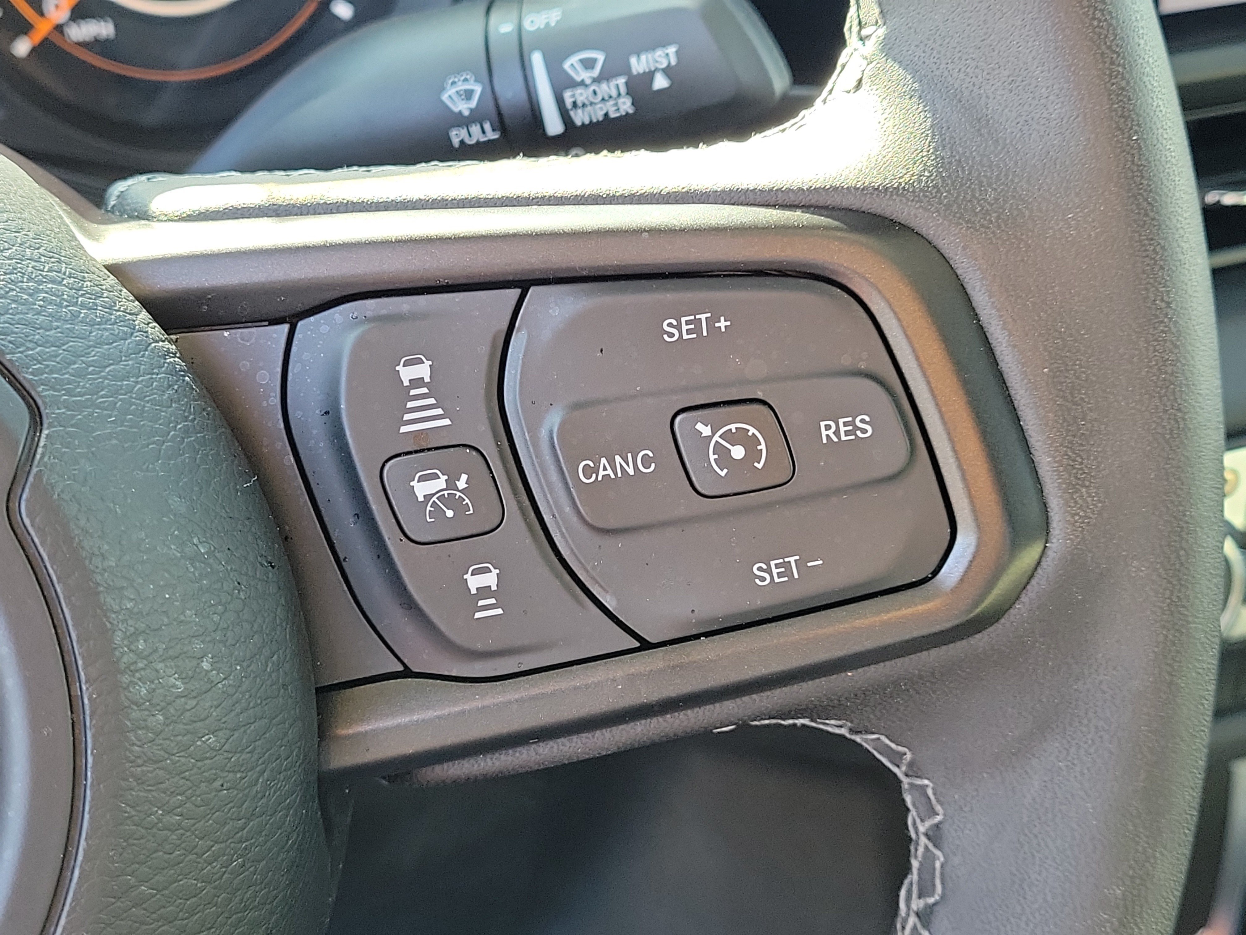 Used 2025 Jeep Gladiator Mojave w/ Convenience Group AWD/4WD image 32