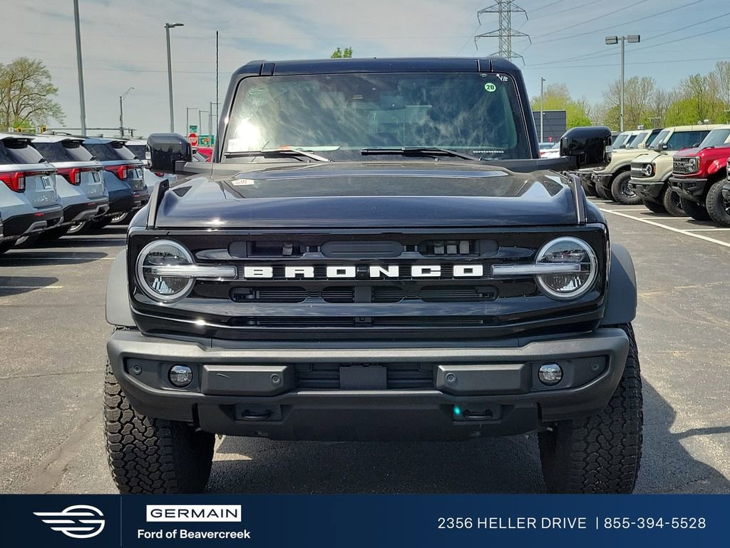 New 2025 Ford Bronco Outer Banks w/ Sasquatch Package AWD/4WD image 2