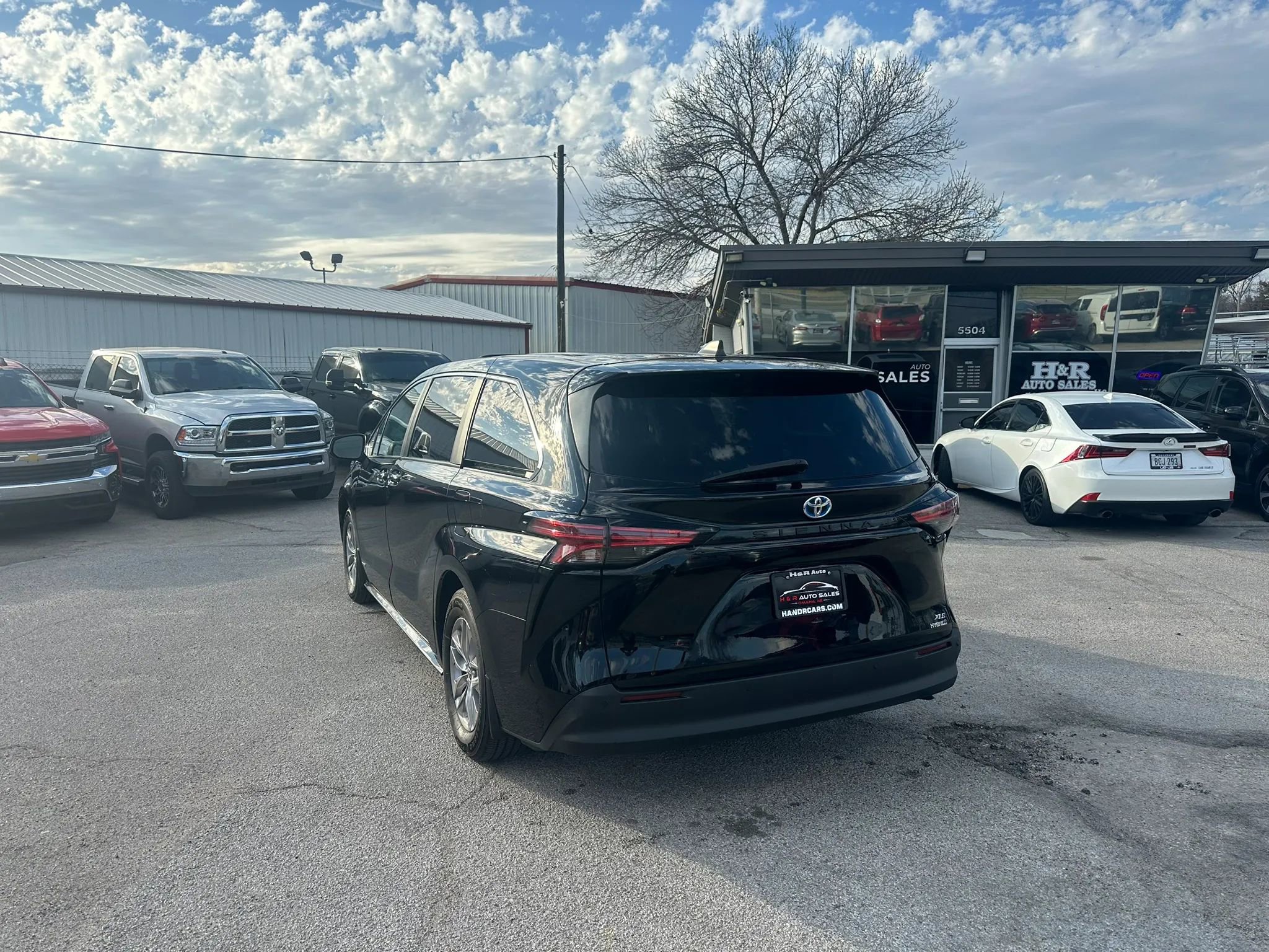 Used 2021 Toyota Sienna XLE AWD/4WD image 3