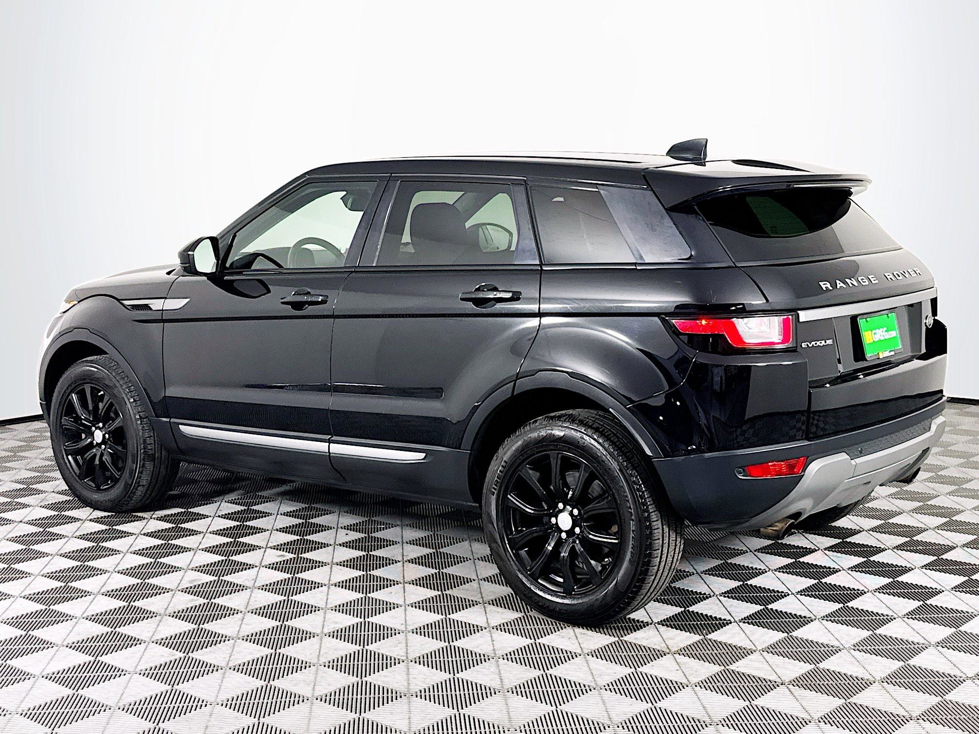 Used 2017 Land Rover Range Rover Evoque SE image 6