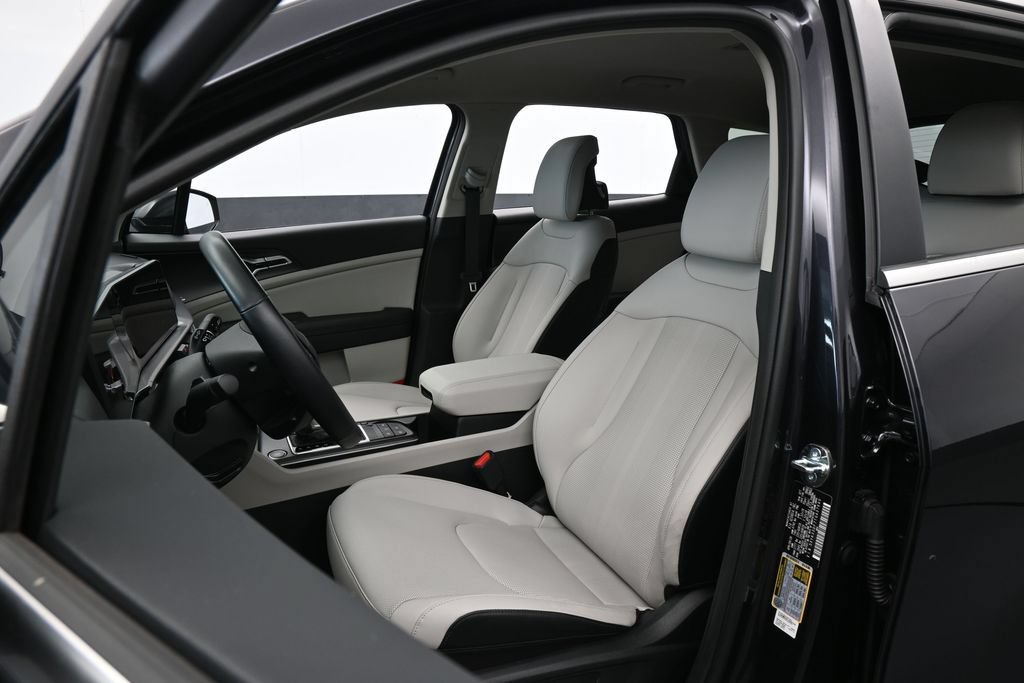Used 2026 Kia Sportage EX FWD image 10