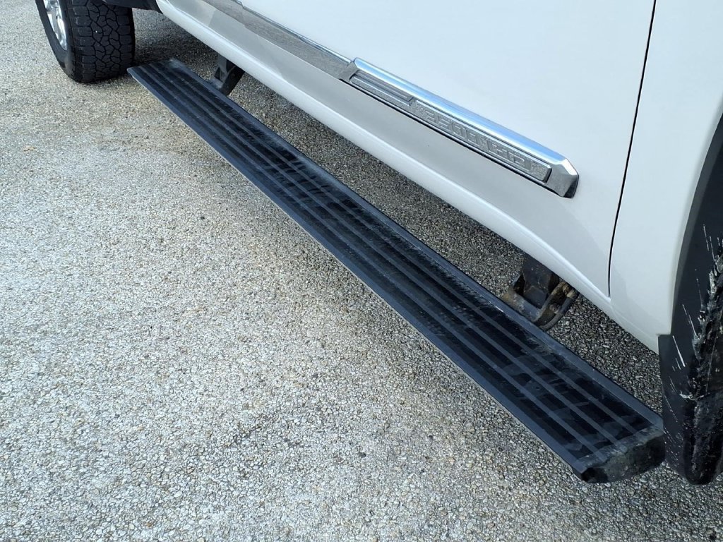 Used 2024 Chevrolet Silverado 3500 High Country w/ High Country Premium Package AWD/4WD image 4
