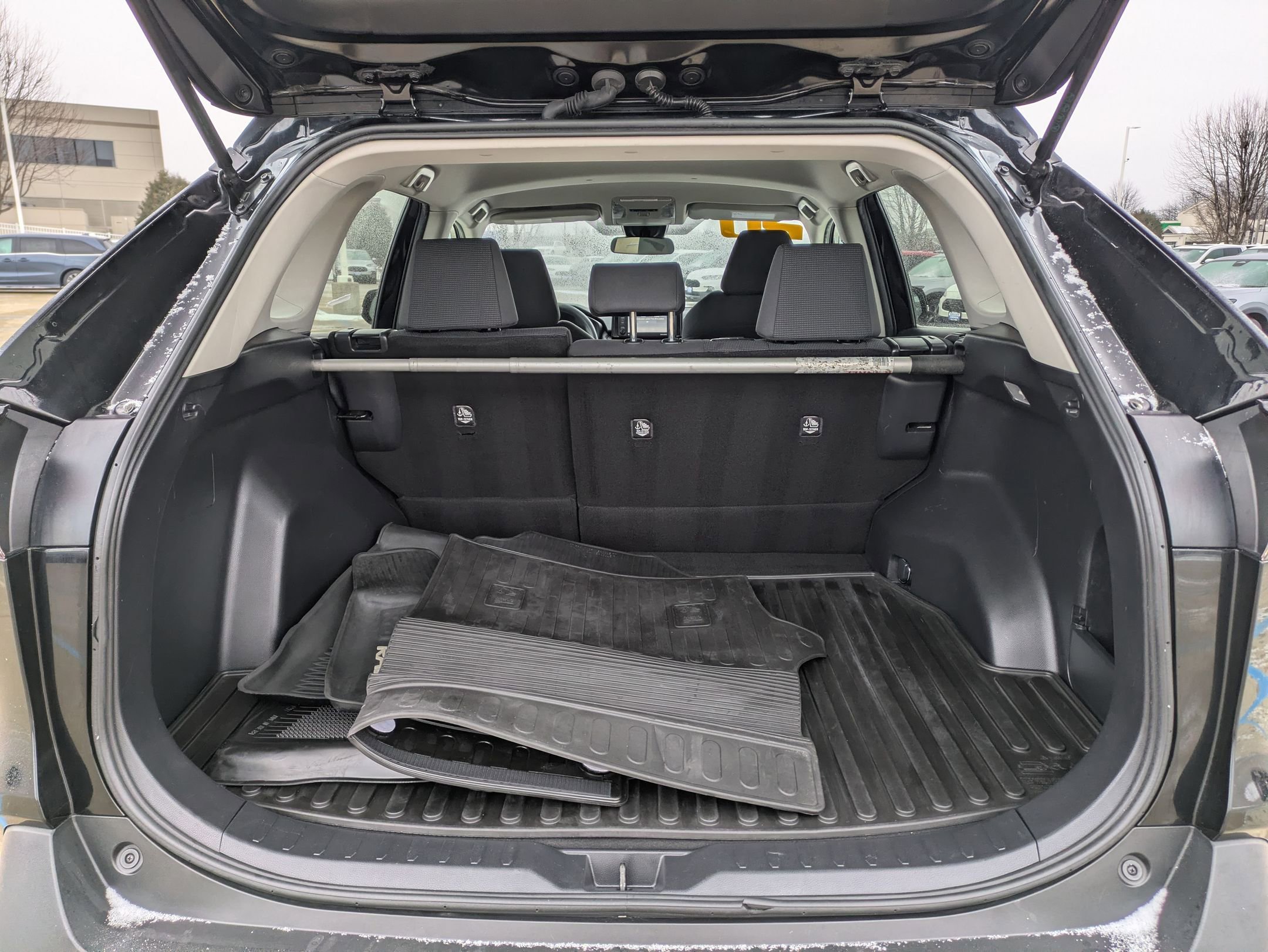 Used 2020 Toyota RAV4 LE w/ All Weather Liner Package image 28