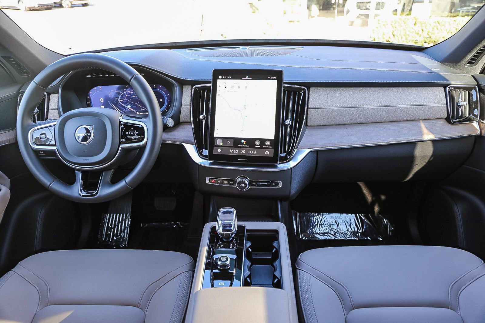 Certified 2025 Volvo XC90 B5 Core w/ Climate Package image 14