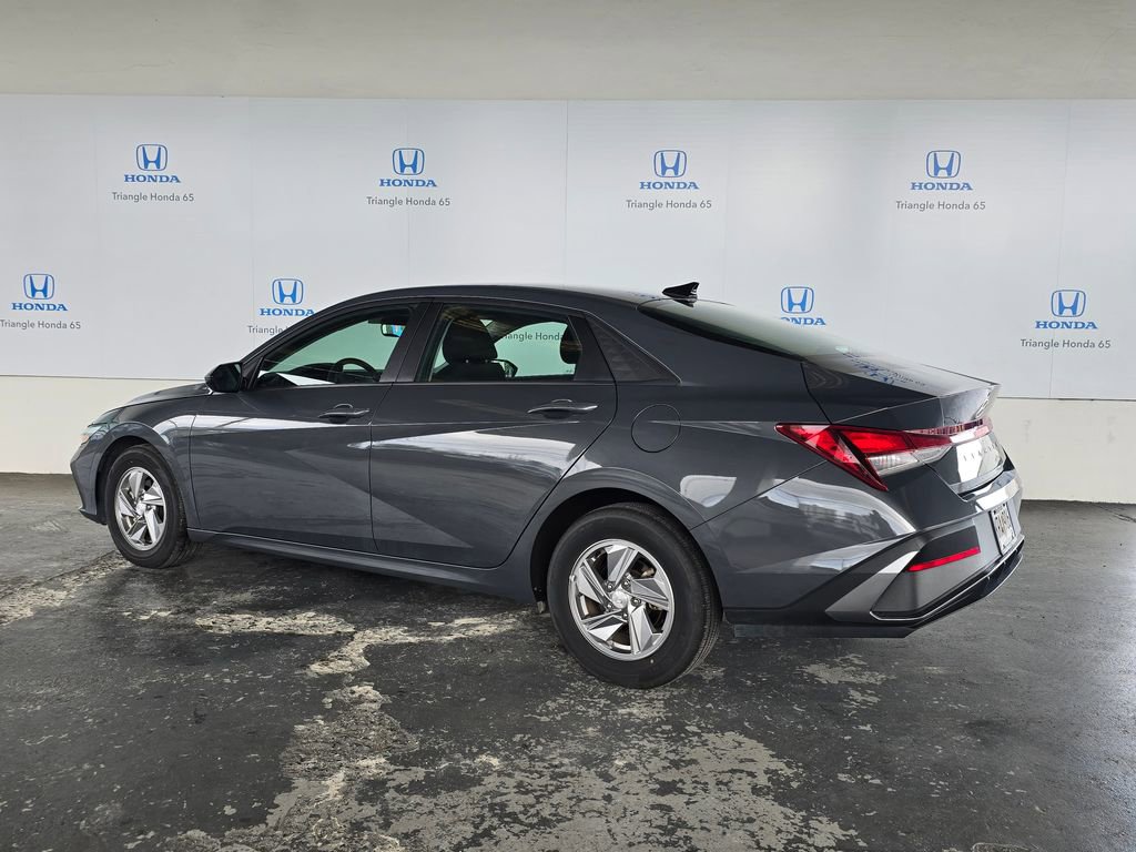 Used 2025 Hyundai Elantra SE FWD image 5