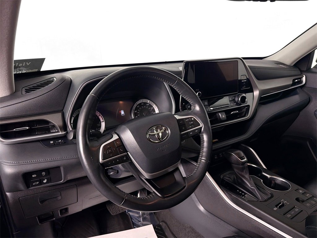 Used 2023 Toyota Highlander L image 9