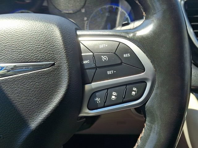 Used 2019 Chrysler Pacifica Touring-L Plus w/ Advanced Safetytec Group FWD image 18