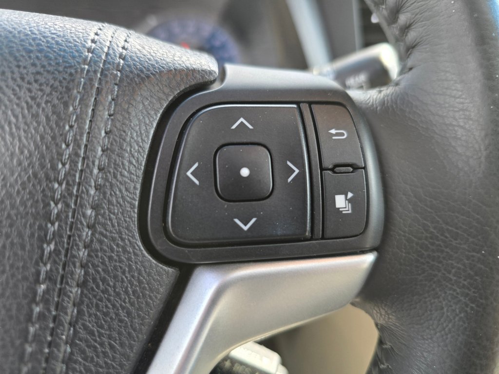 Used 2016 Toyota Sienna XLE Premium FWD image 9
