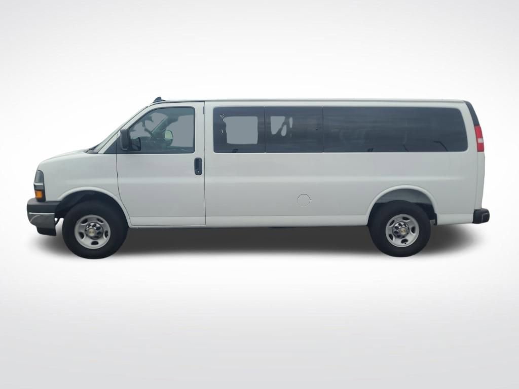 Used 2025 Chevrolet Express 3500 LT w/ LT Preferred Equipment Group RWD image 7