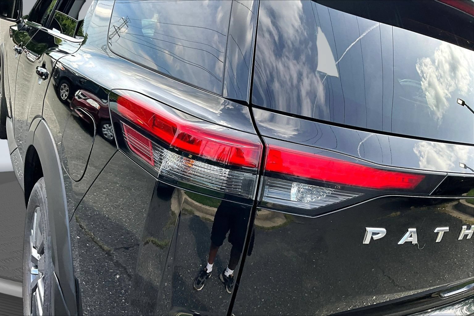 Used 2023 Nissan Pathfinder S FWD image 18