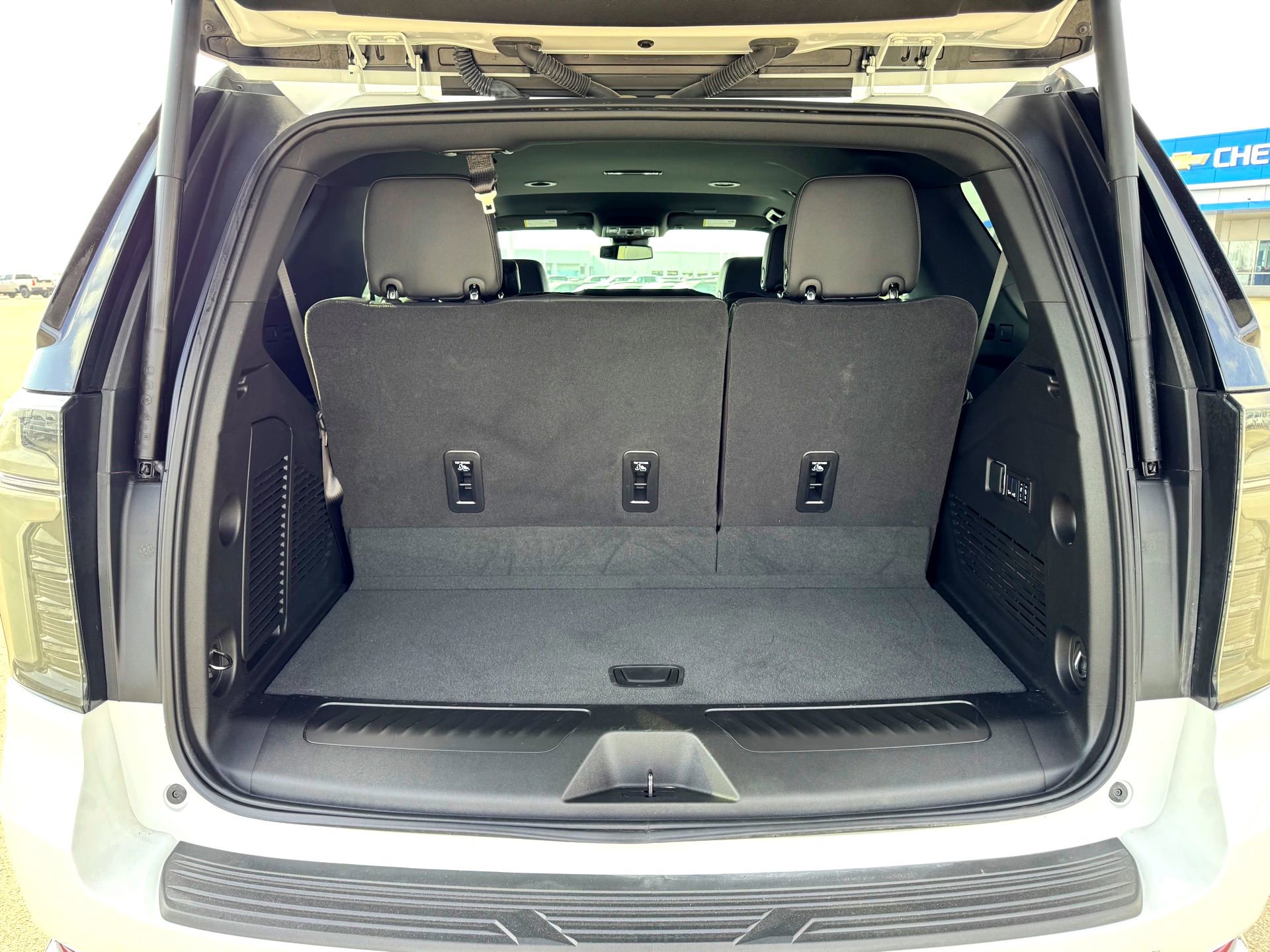Used 2025 Chevrolet Tahoe LT w/ Comfort Package image 8