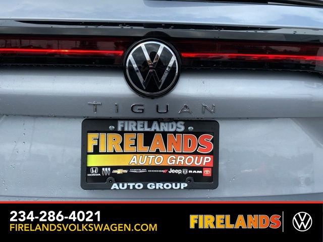 New 2025 Volkswagen Tiguan SE image 18