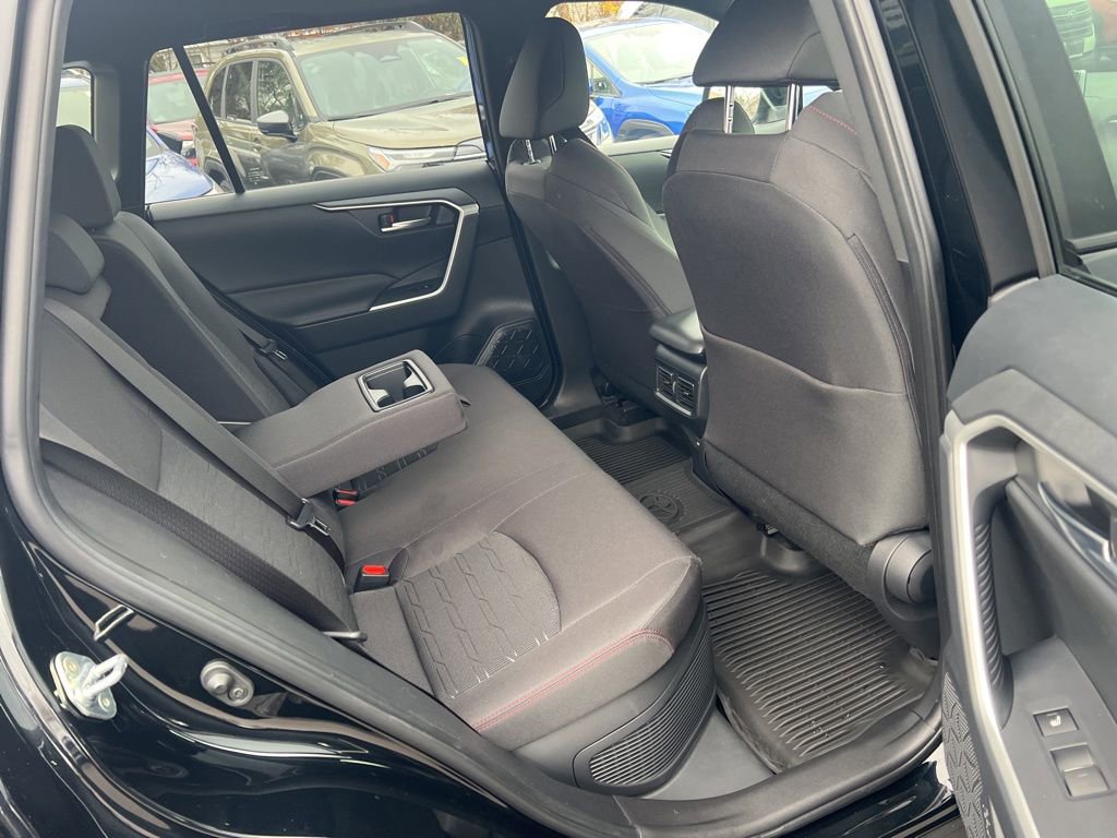Used 2023 Toyota RAV4 SE image 34
