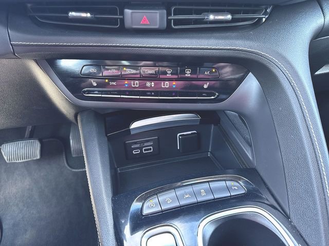 Used 2021 Buick Envision Essence w/ Technology Package I image 18