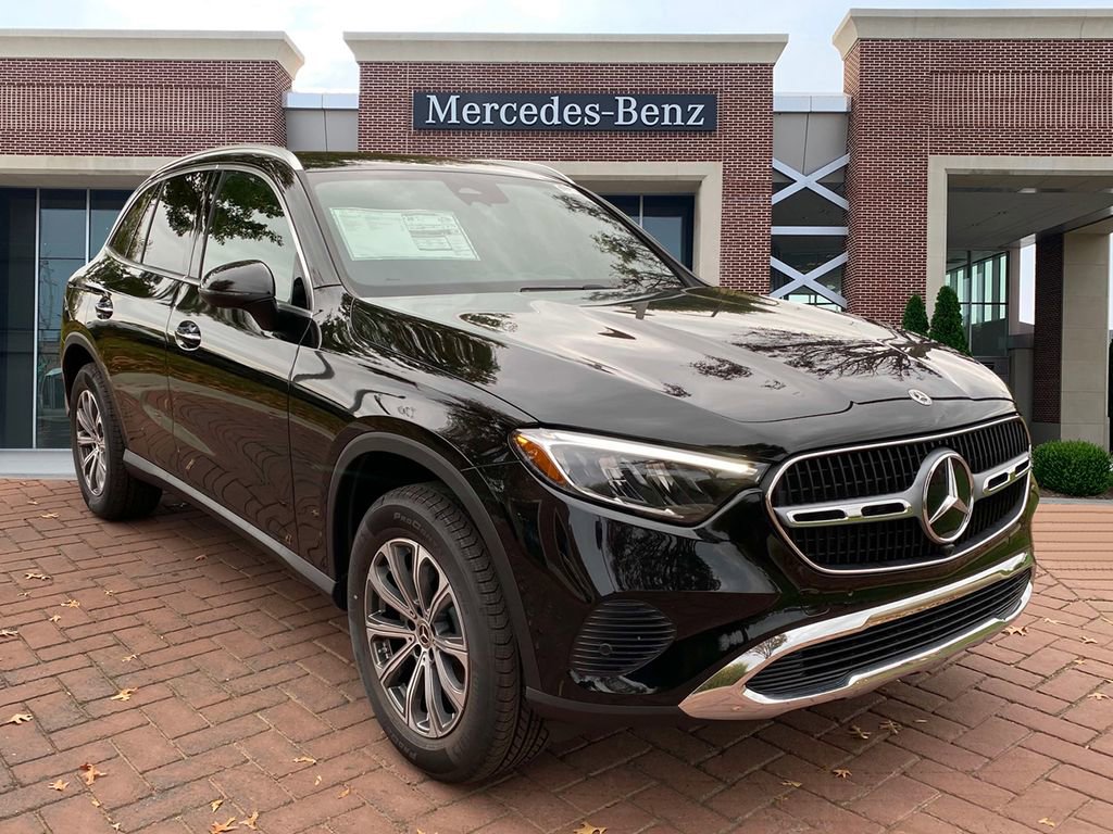 Certified 2025 Mercedes-Benz GLC 300 4MATIC image 3