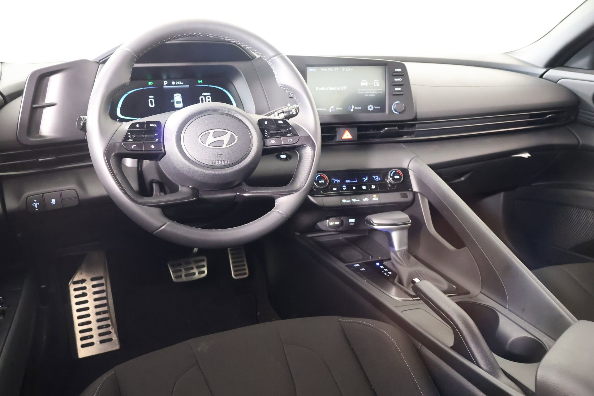 Certified 2025 Hyundai Elantra Sport image 2