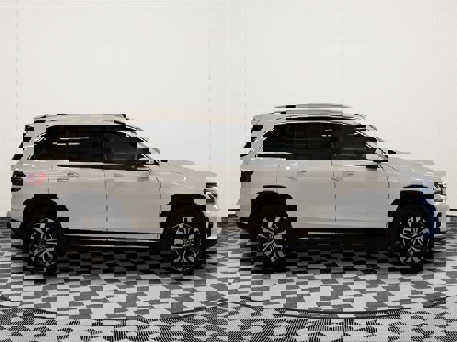 New 2025 Mercedes-Benz GLB 250 4MATIC image 2