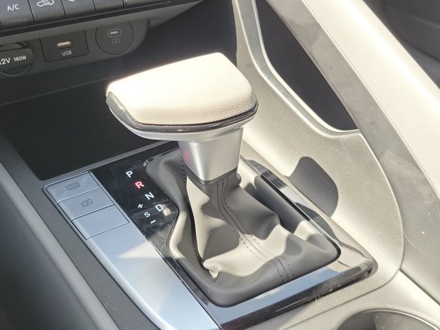 Certified 2026 Hyundai Elantra SE w/ Cargo Package FWD image 24