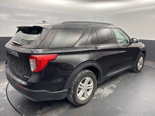 Used 2024 Ford Explorer XLT w/ Equipment Group 202A image 4