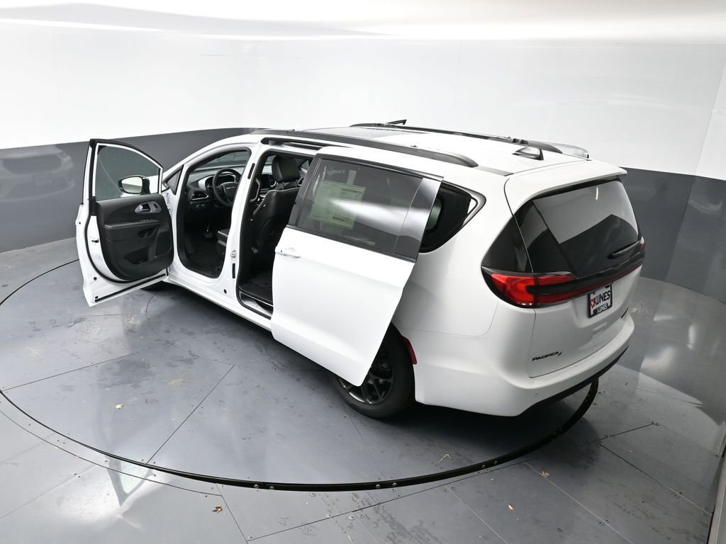 New 2026 Chrysler Pacifica Limited w/ S Appearance Package FWD image 62