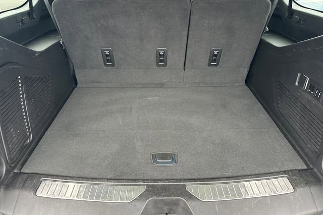 Used 2023 Chevrolet Suburban Premier RWD image 18