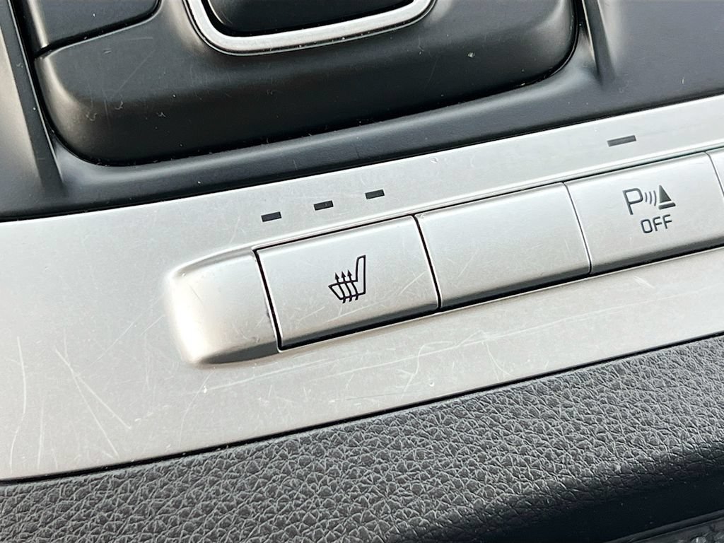 Used 2024 Kia Carnival LX FWD image 19