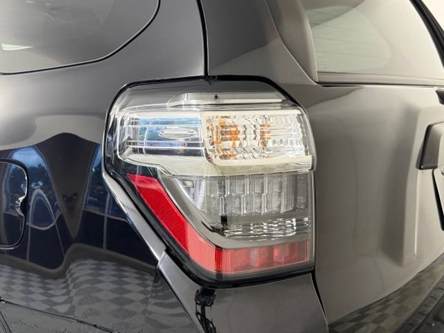 Used 2022 Toyota 4Runner TRD Off-Road AWD/4WD image 11