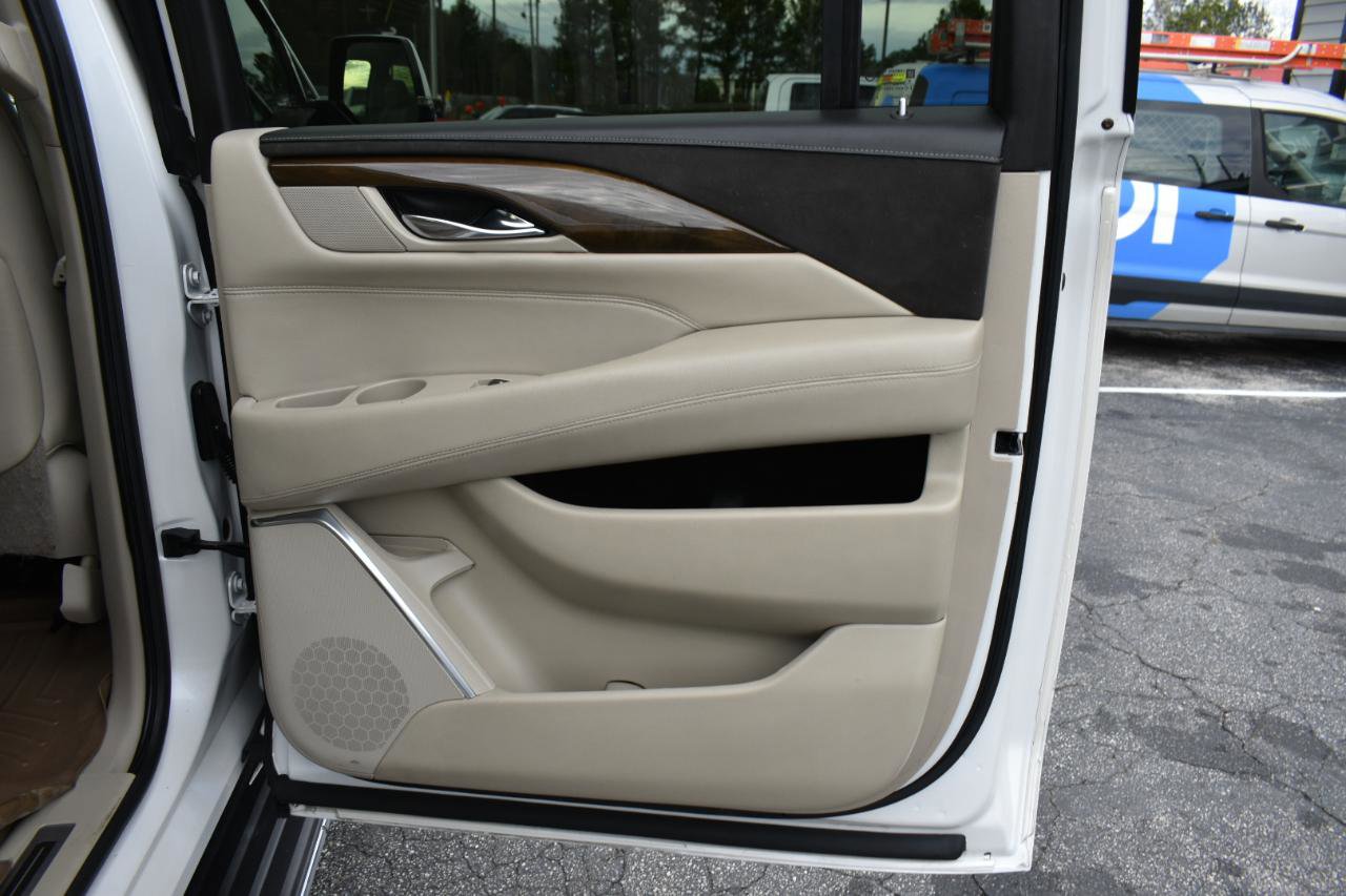 Used 2020 Cadillac Escalade ESV Premium Luxury AWD/4WD image 36