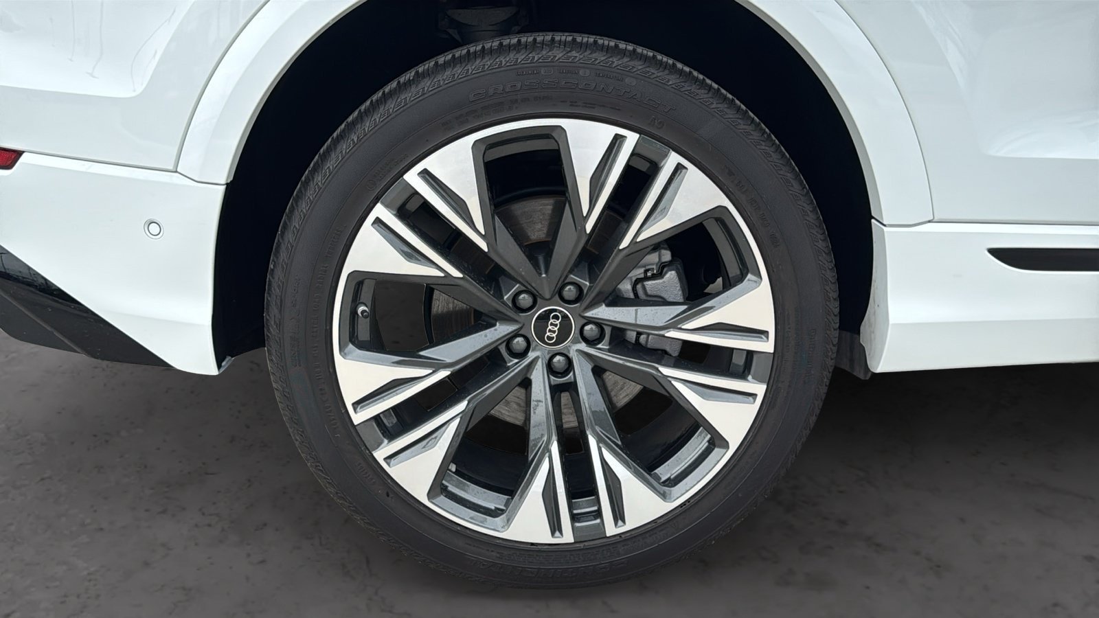 Used 2024 Audi Q8 Premium Plus AWD/4WD image 33