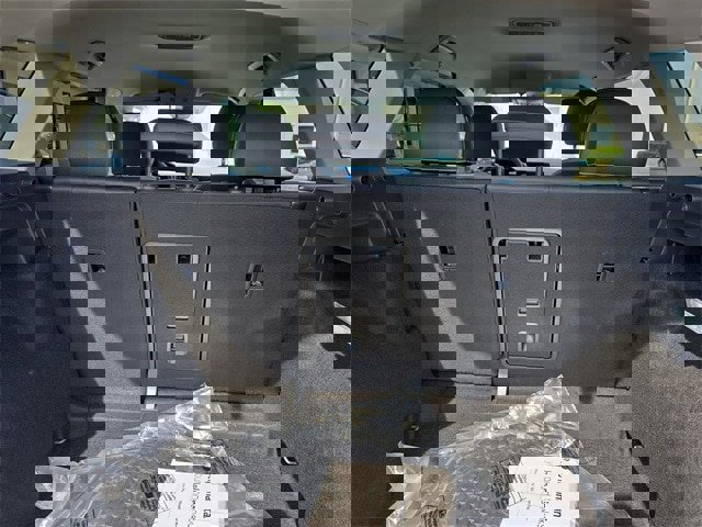 New 2025 Volkswagen Taos SE image 29