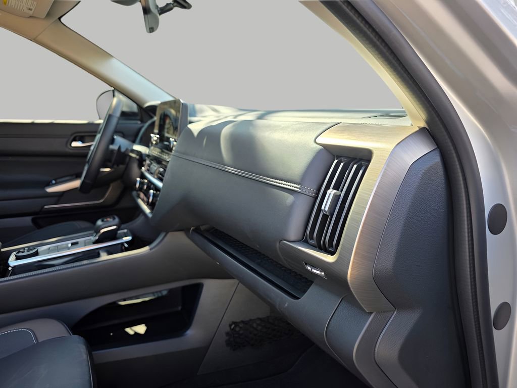 Used 2025 Nissan Pathfinder Platinum w/ Cargo Package image 15