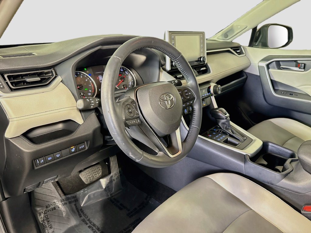 Used 2019 Toyota RAV4 XLE Premium w/ Cold Weather Package AWD/4WD image 19