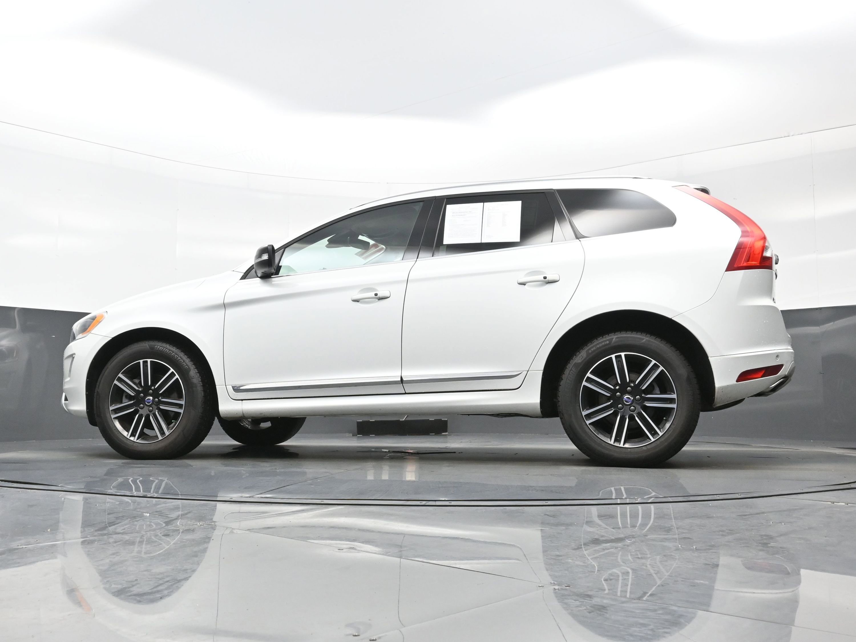 Used 2017 Volvo XC60 T5 Dynamic w/ Preferred Option Package image 29